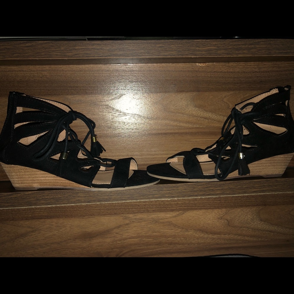 Black tie wedges